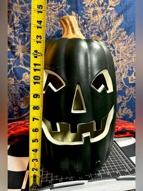 Large Black Vintage-style Plastic Lighted Jack-o'-lantern